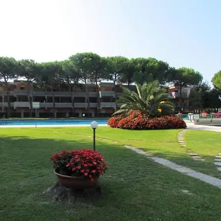 Nice Apartment-Pool-Tennis Courts Apartment
