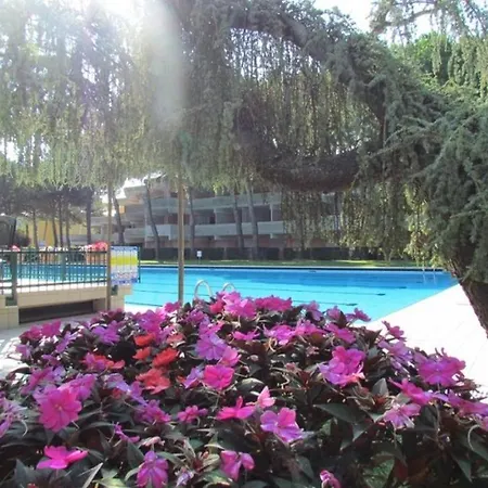 Apartman Nice Apartment-Pool-Tennis Courts *